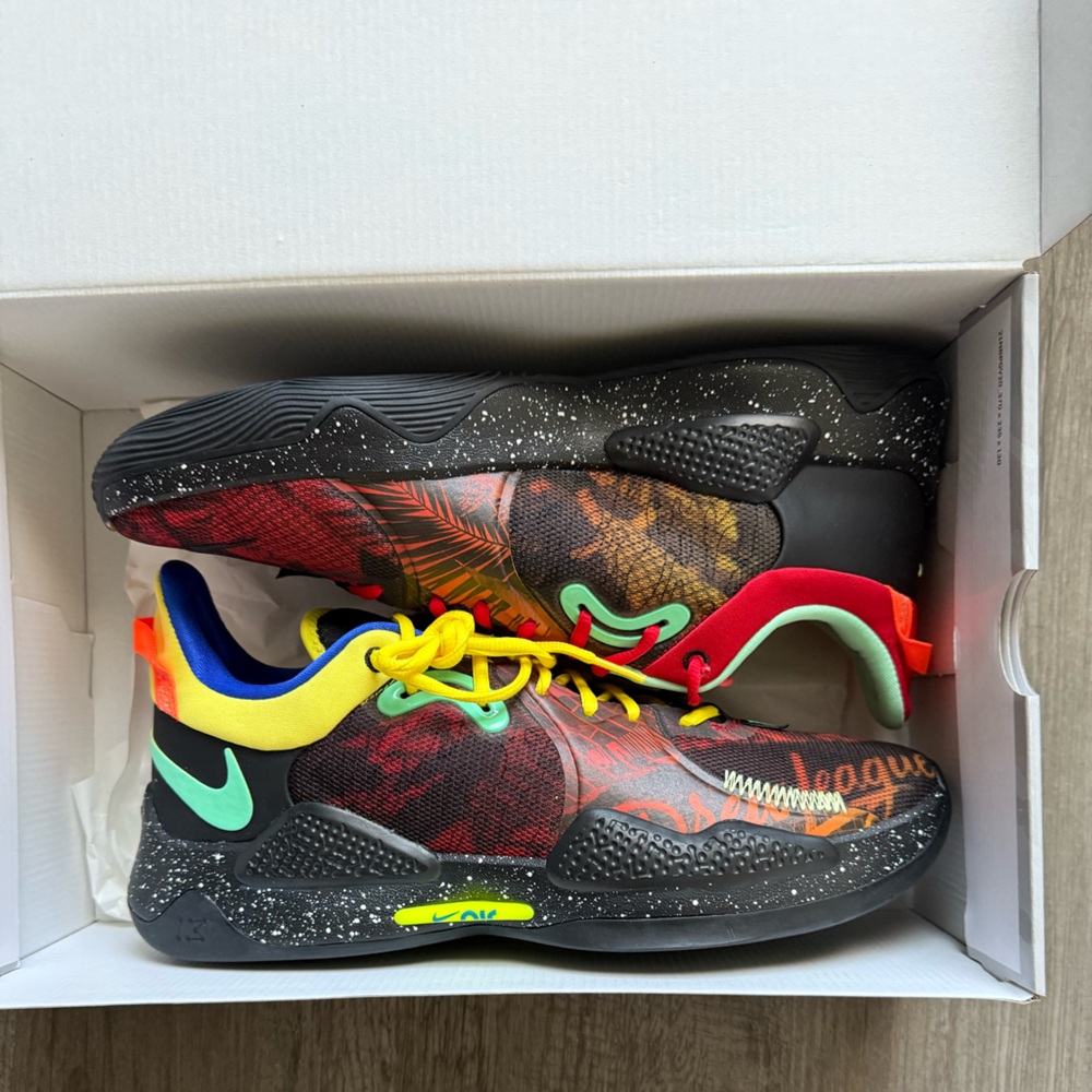 Nike pg 5 mismatched (Drew league)